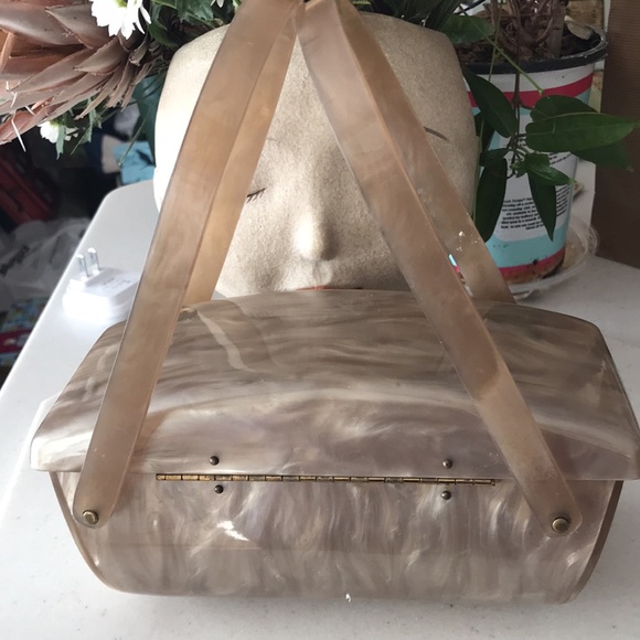 Vintage pearlized Llewelyn marbleized goldtone lucite hand bag circa 1950, 60s - Picture 4 of 10